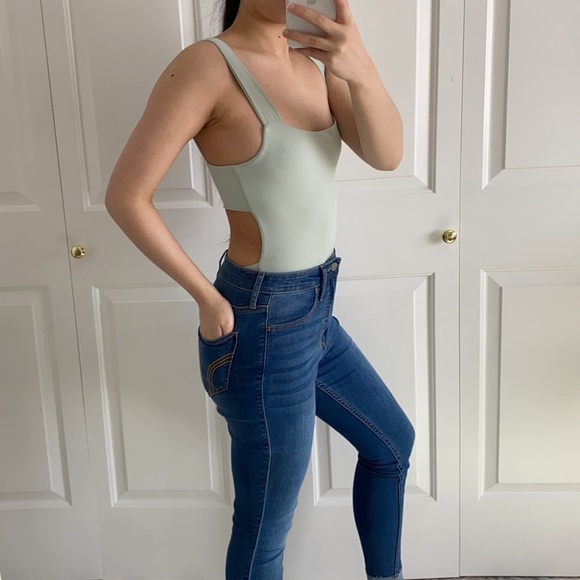 AIRY - Sage Sleeveless Cut-Out Back Bodysuit - Picture 5 of 9